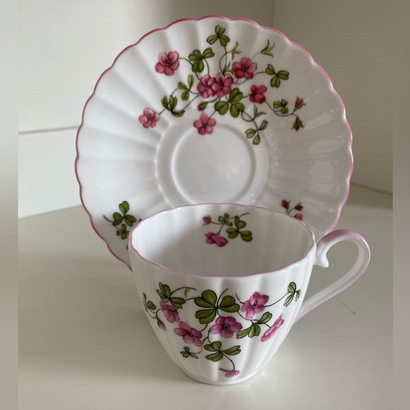 EUC VTG TUSCAN BONE CHINA TEACUP AND SAUCER IN PATTERN WOOD SORRELL - Picture 7 of 9